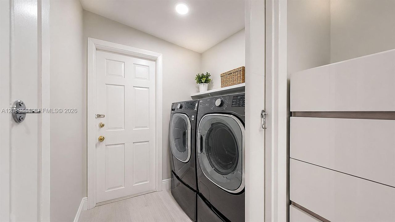 For Sale: $987,000 (4 beds, 2 baths, 1539 Square Feet)
