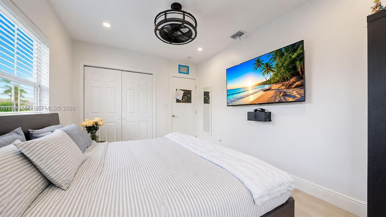 For Sale: $987,000 (4 beds, 2 baths, 1539 Square Feet)