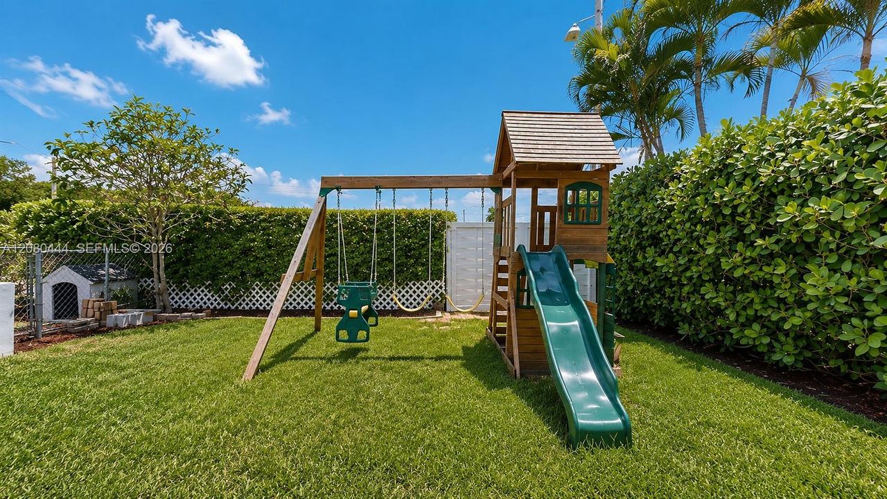 For Sale: $987,000 (4 beds, 2 baths, 1539 Square Feet)