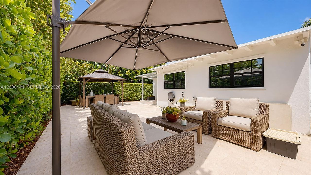 For Sale: $987,000 (4 beds, 2 baths, 1539 Square Feet)