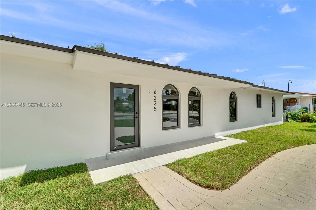 En Venta: $920,000 (4 camas, 3 baños, 1600 Pies cuadrados)