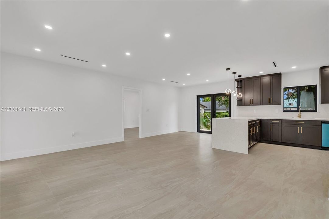 En Venta: $920,000 (4 camas, 3 baños, 1600 Pies cuadrados)