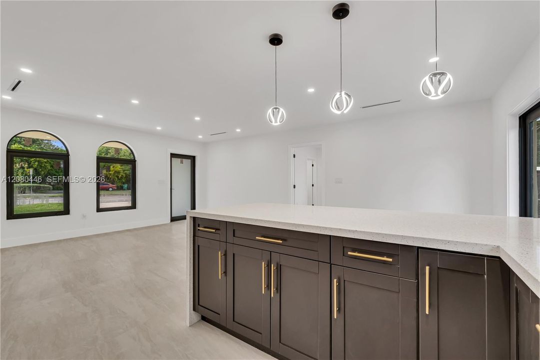 En Venta: $920,000 (4 camas, 3 baños, 1600 Pies cuadrados)