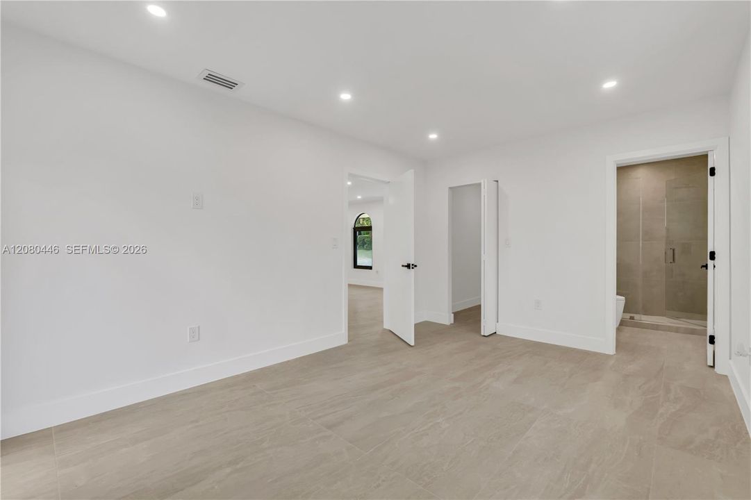 En Venta: $920,000 (4 camas, 3 baños, 1600 Pies cuadrados)