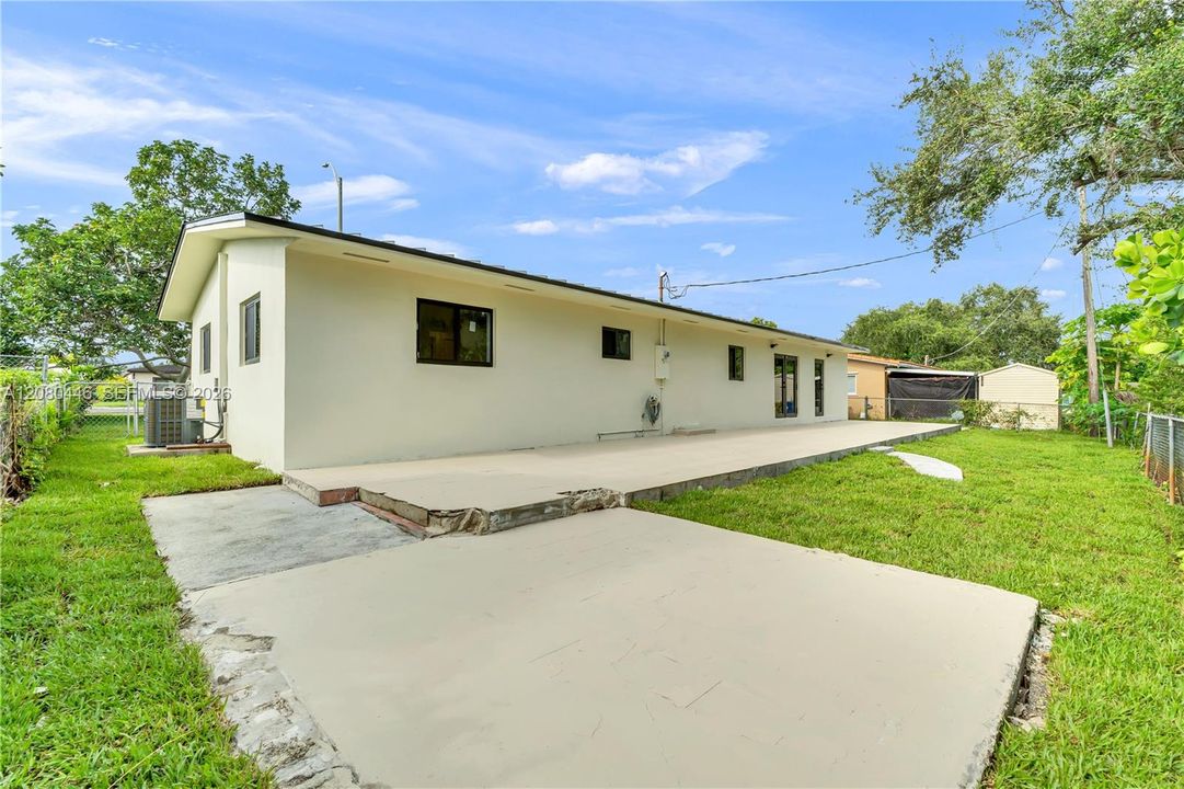 En Venta: $920,000 (4 camas, 3 baños, 1600 Pies cuadrados)