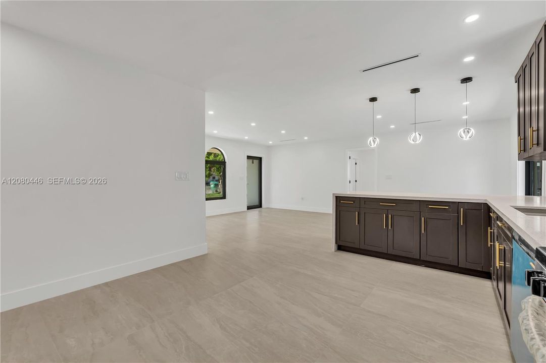 En Venta: $920,000 (4 camas, 3 baños, 1600 Pies cuadrados)