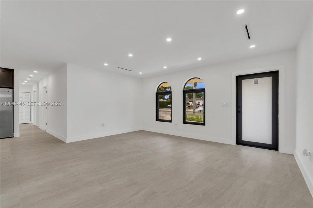 En Venta: $920,000 (4 camas, 3 baños, 1600 Pies cuadrados)