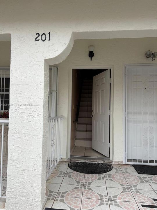 For Rent: $2,300 (2 beds, 2 baths, 980 Square Feet)