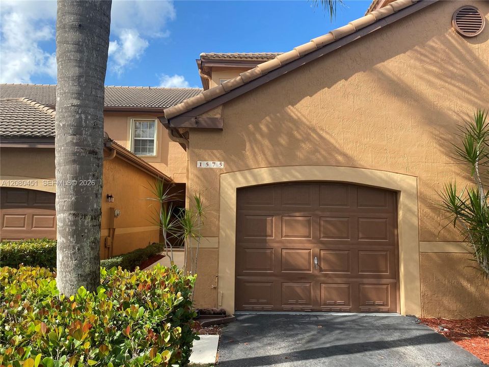 For Rent: $3,100 (3 beds, 2 baths, 1443 Square Feet)