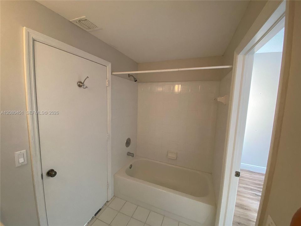 For Rent: $3,100 (3 beds, 2 baths, 1443 Square Feet)