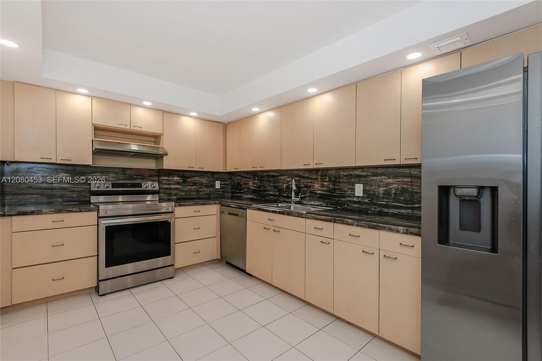В аренду: $3,450 (2 спален, 2 ванн, 1350 Квадратных фут)