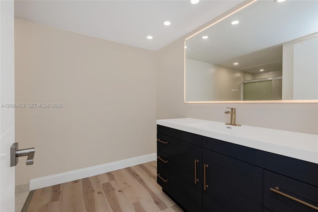 В аренду: $3,450 (2 спален, 2 ванн, 1350 Квадратных фут)