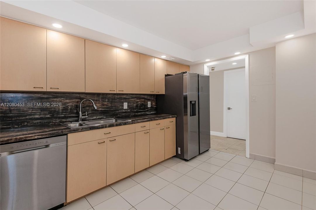 В аренду: $3,450 (2 спален, 2 ванн, 1350 Квадратных фут)