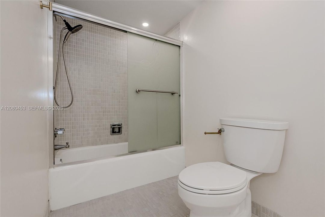В аренду: $3,450 (2 спален, 2 ванн, 1350 Квадратных фут)