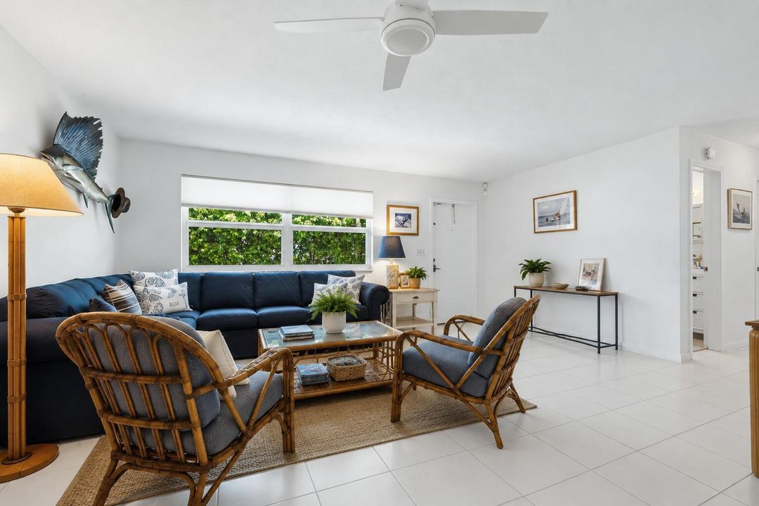 VIRTUAL STAGED LIVING ROOM