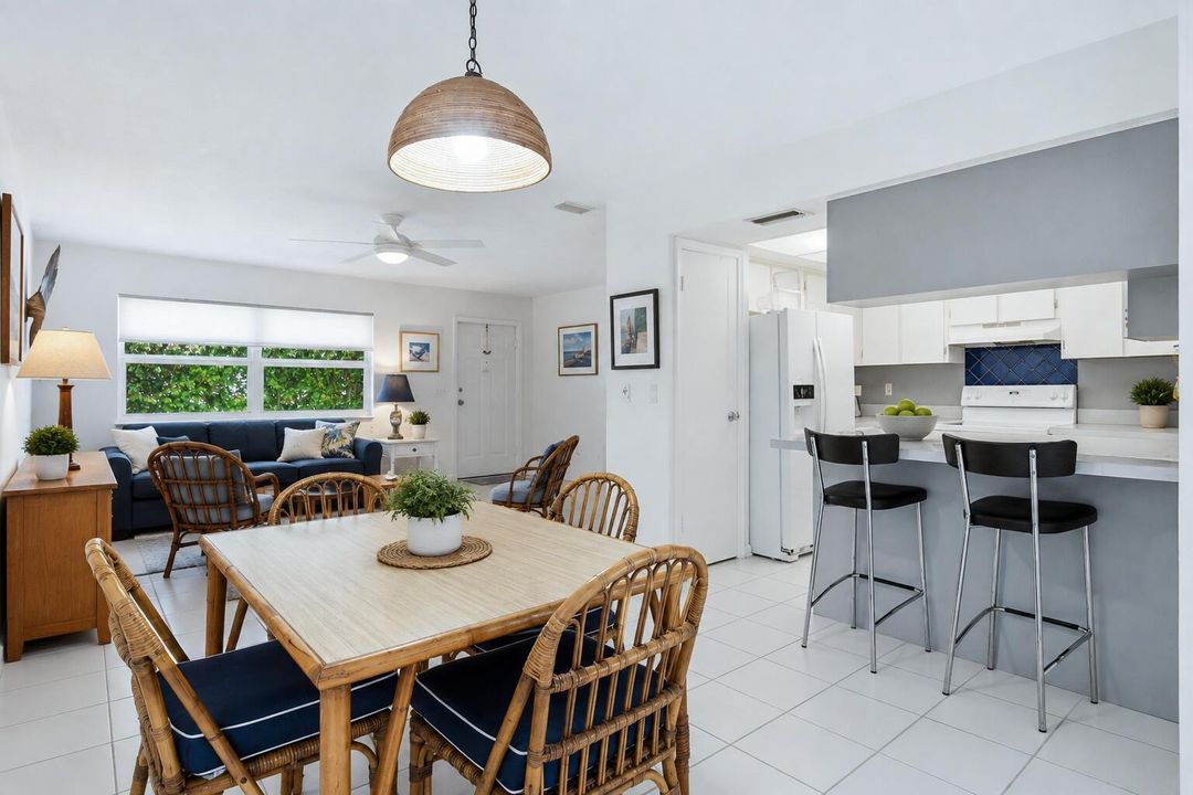VIRTUAL STAGED DINING ROOM