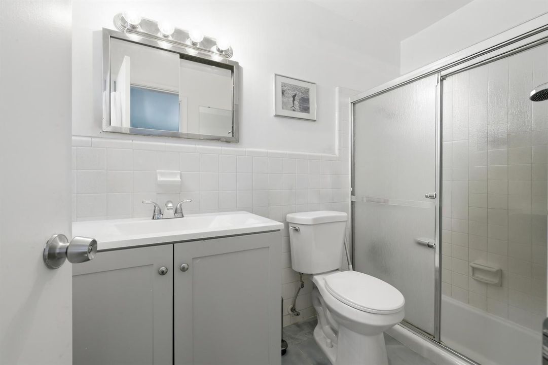 VIRUTAL STAGED PRIMARY BATH