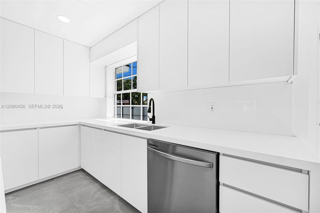 En Venta: $809,000 (5 camas, 3 baños, 1854 Pies cuadrados)