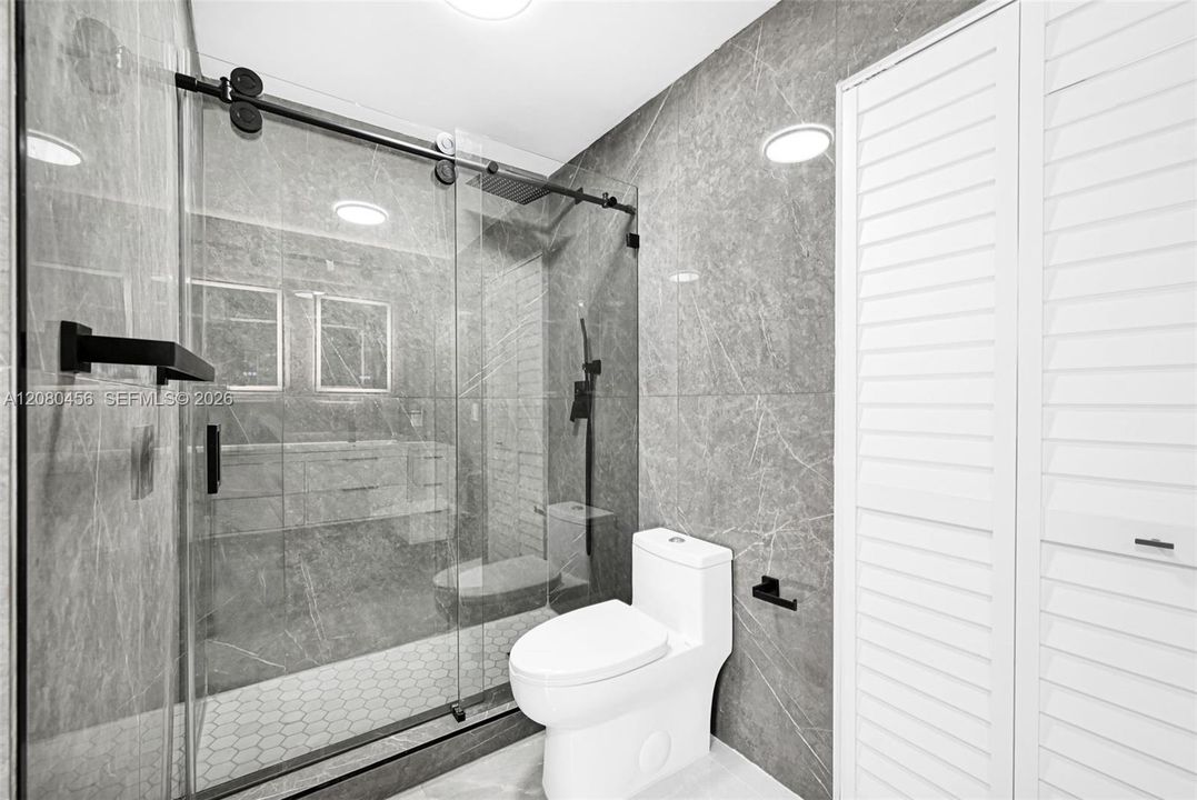 En Venta: $809,000 (5 camas, 3 baños, 1854 Pies cuadrados)