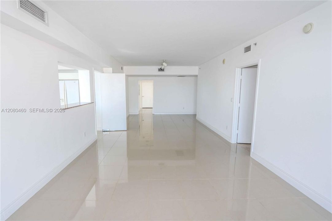 В аренду: $6,000 (3 спален, 2 ванн, 1792 Квадратных фут)
