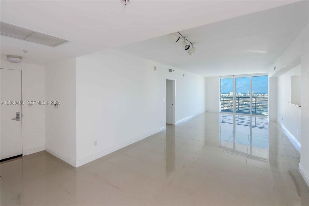 В аренду: $6,000 (3 спален, 2 ванн, 1792 Квадратных фут)