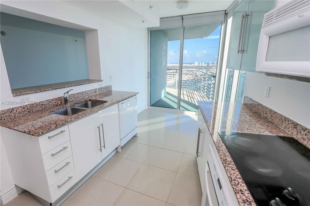 В аренду: $6,000 (3 спален, 2 ванн, 1792 Квадратных фут)