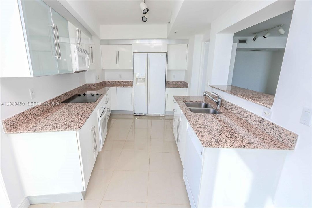 В аренду: $6,000 (3 спален, 2 ванн, 1792 Квадратных фут)