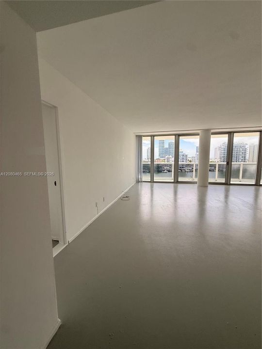 For Rent: $3,300 (1 beds, 1 baths, 1136 Square Feet)