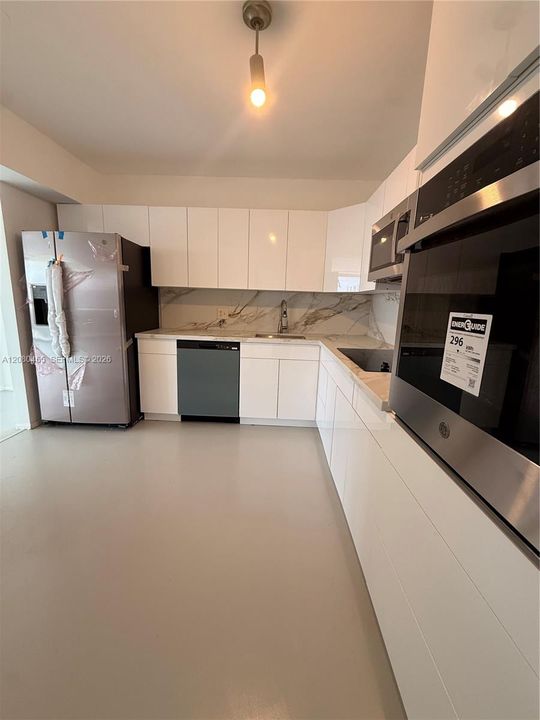 For Rent: $3,300 (1 beds, 1 baths, 1136 Square Feet)