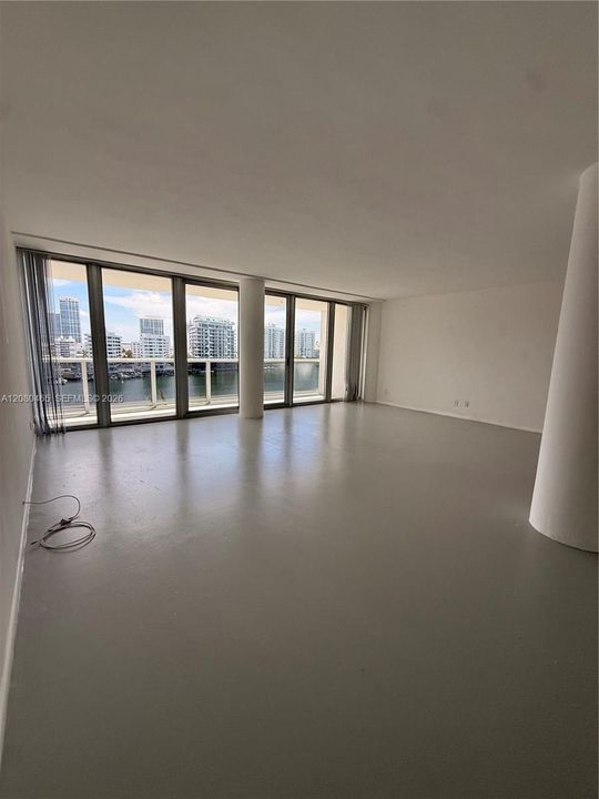 For Rent: $3,300 (1 beds, 1 baths, 1136 Square Feet)