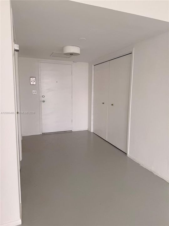 For Rent: $3,300 (1 beds, 1 baths, 1136 Square Feet)