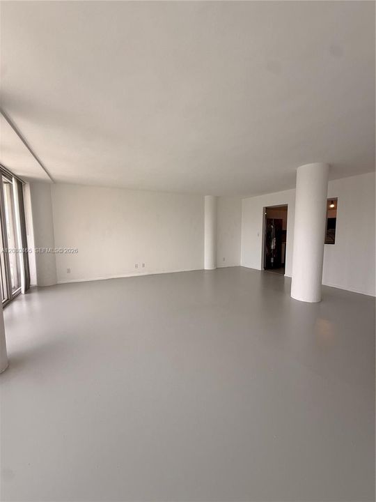 For Rent: $3,300 (1 beds, 1 baths, 1136 Square Feet)