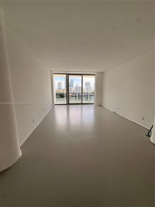 For Rent: $3,300 (1 beds, 1 baths, 1136 Square Feet)