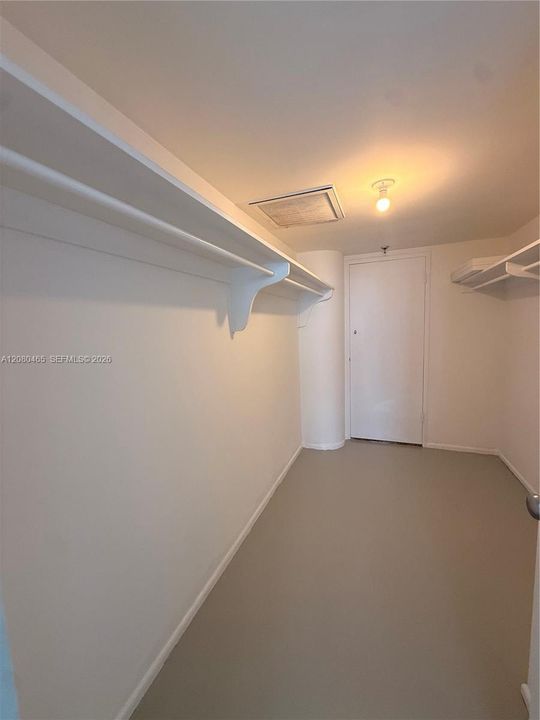 For Rent: $3,300 (1 beds, 1 baths, 1136 Square Feet)