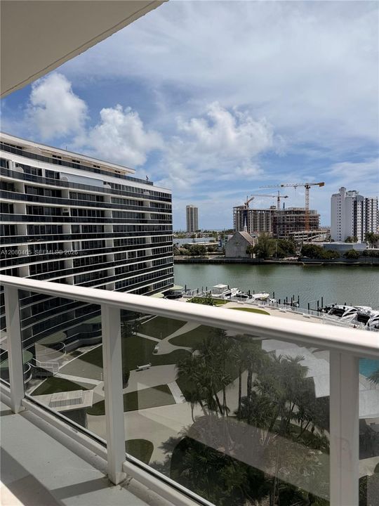 For Rent: $3,300 (1 beds, 1 baths, 1136 Square Feet)