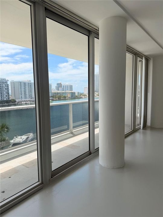 For Rent: $3,300 (1 beds, 1 baths, 1136 Square Feet)