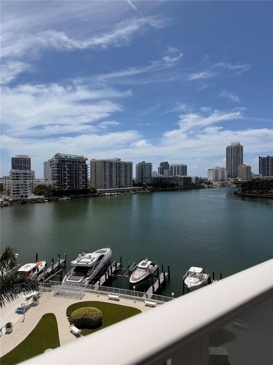 For Rent: $3,300 (1 beds, 1 baths, 1136 Square Feet)