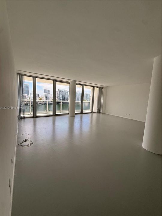 For Rent: $3,300 (1 beds, 1 baths, 1136 Square Feet)