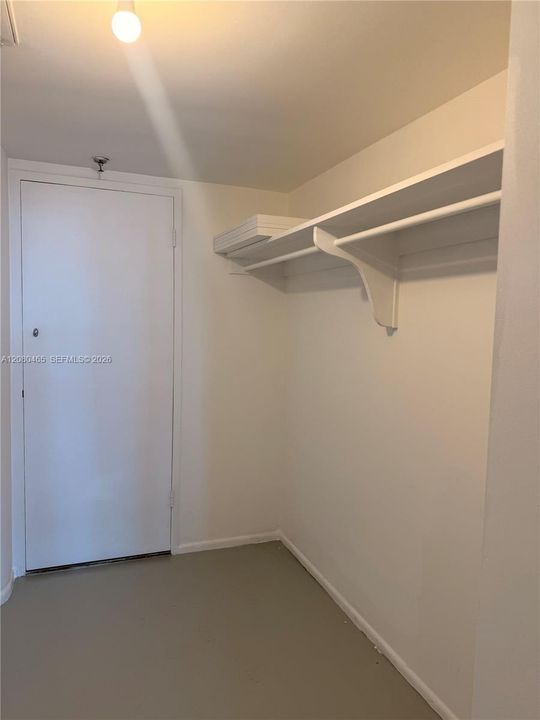 For Rent: $3,300 (1 beds, 1 baths, 1136 Square Feet)