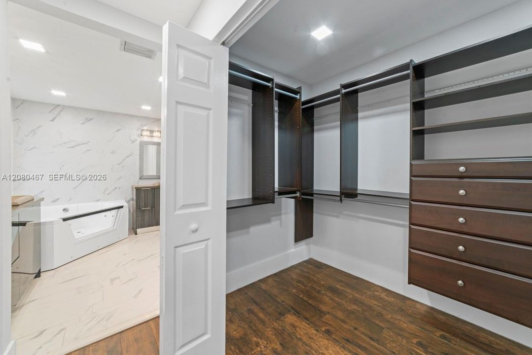 На продажу: $795,000 (3 спален, 2 ванн, 1815 Квадратных фут)