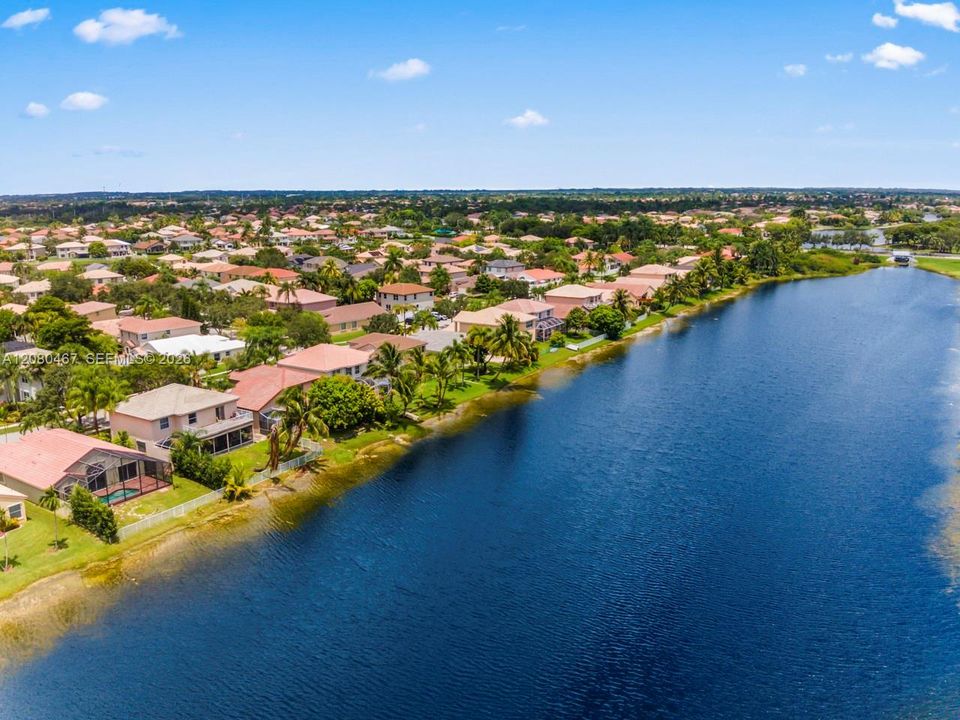 На продажу: $795,000 (3 спален, 2 ванн, 1815 Квадратных фут)