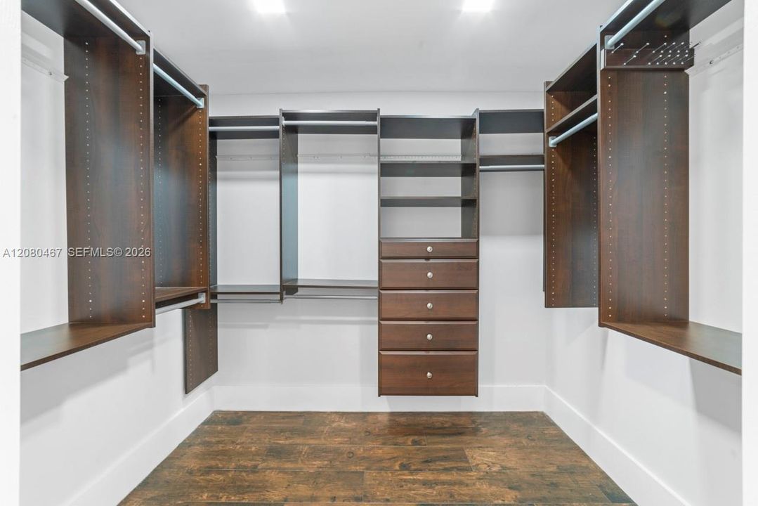 На продажу: $795,000 (3 спален, 2 ванн, 1815 Квадратных фут)