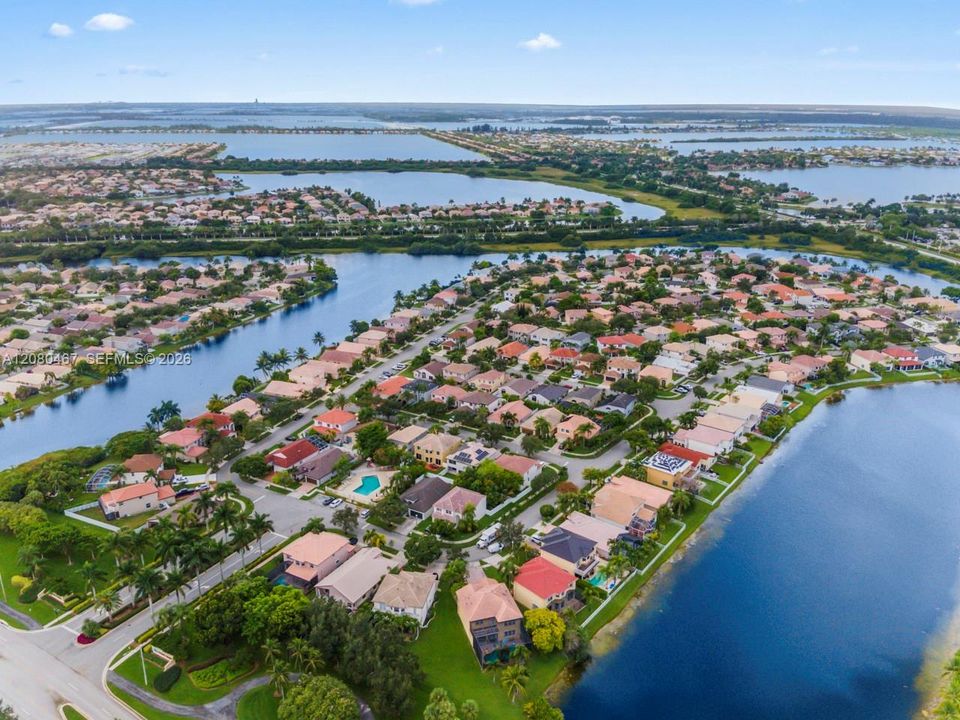 На продажу: $795,000 (3 спален, 2 ванн, 1815 Квадратных фут)