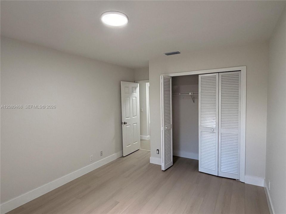 Activo con contrato: $4,900 (4 camas, 2 baños, 2322 Pies cuadrados)