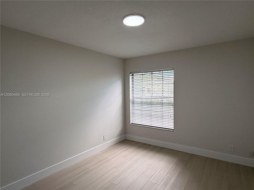 Activo con contrato: $4,900 (4 camas, 2 baños, 2322 Pies cuadrados)