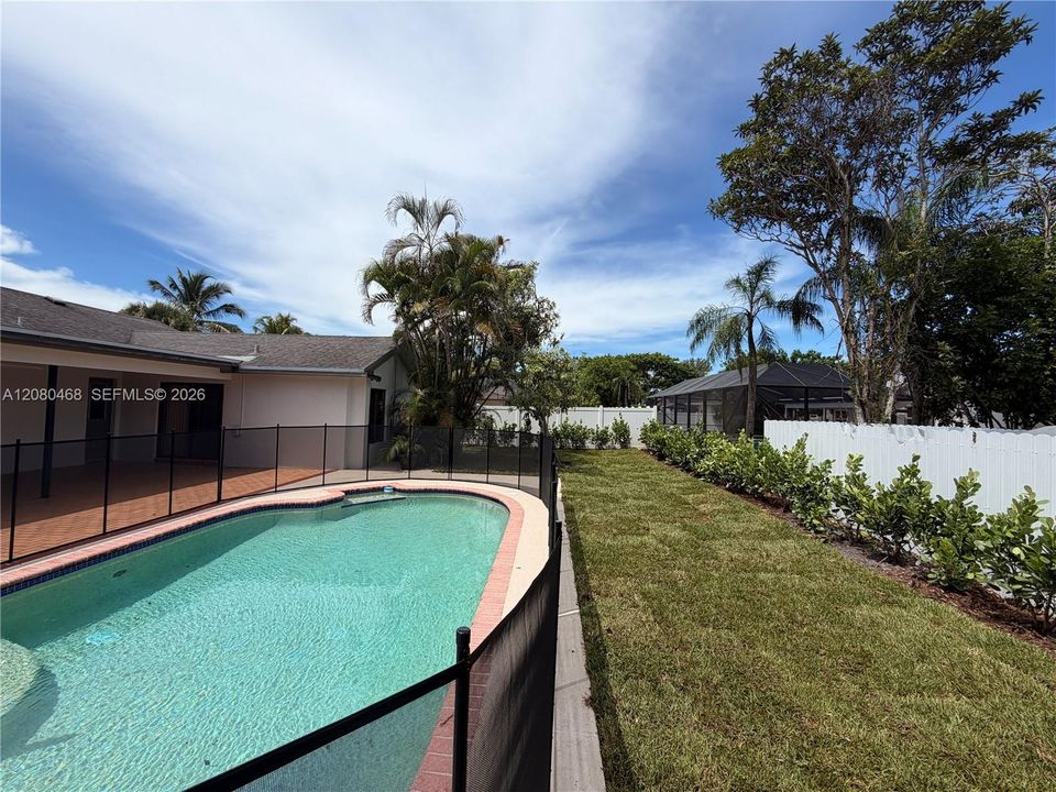 Activo con contrato: $4,900 (4 camas, 2 baños, 2322 Pies cuadrados)