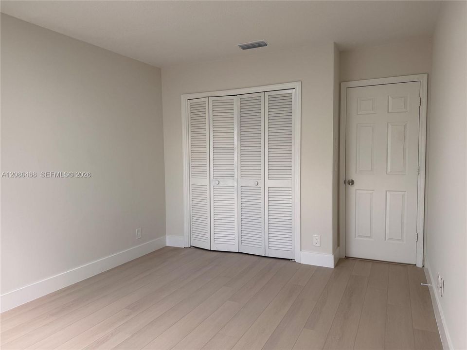 Activo con contrato: $4,900 (4 camas, 2 baños, 2322 Pies cuadrados)