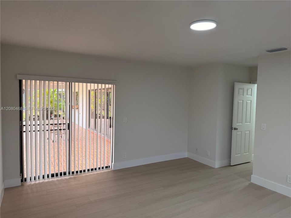 Activo con contrato: $4,900 (4 camas, 2 baños, 2322 Pies cuadrados)
