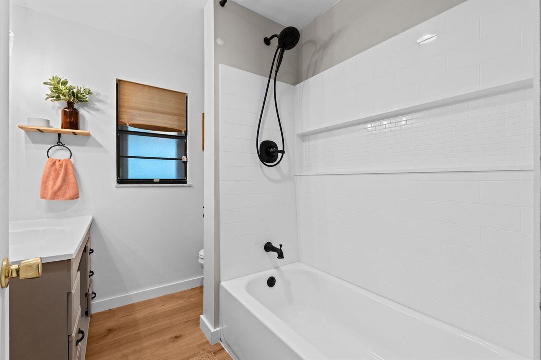 27-web-or-mls-A7400629