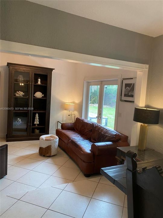 En Venta: $1,185,000 (3 camas, 2 baños, 1826 Pies cuadrados)